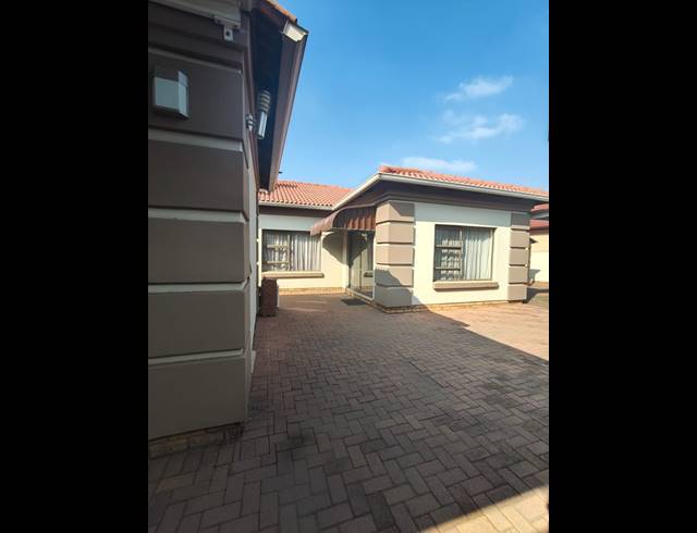 4 BEDROOM HOUSE FOR SALE IN VANDERBIJLPARK SE 8